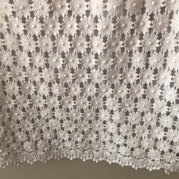 White flowered tank top - Picture 3 of 5